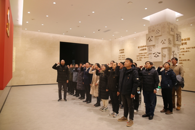 参观省廉政教育中心.jpg